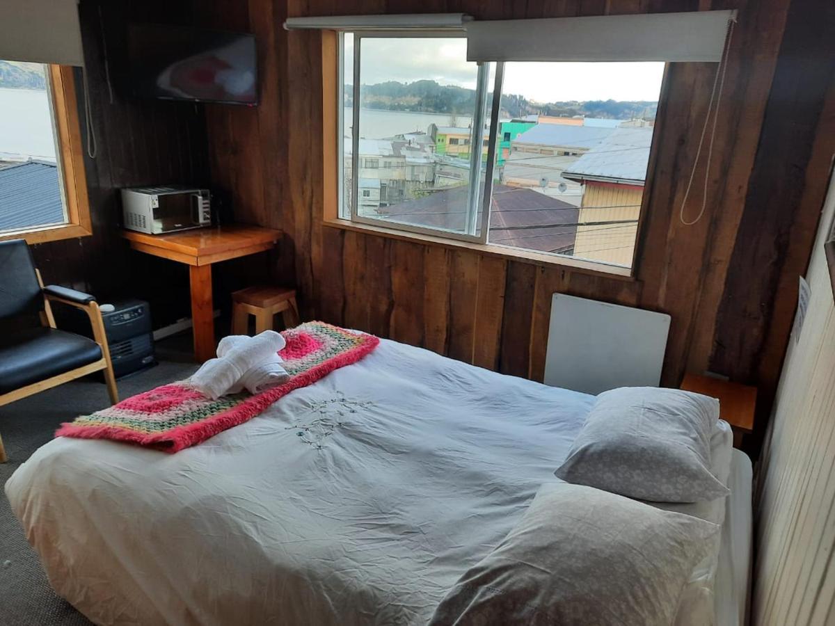 Hostal Plaza Chiloe Castro Exterior photo