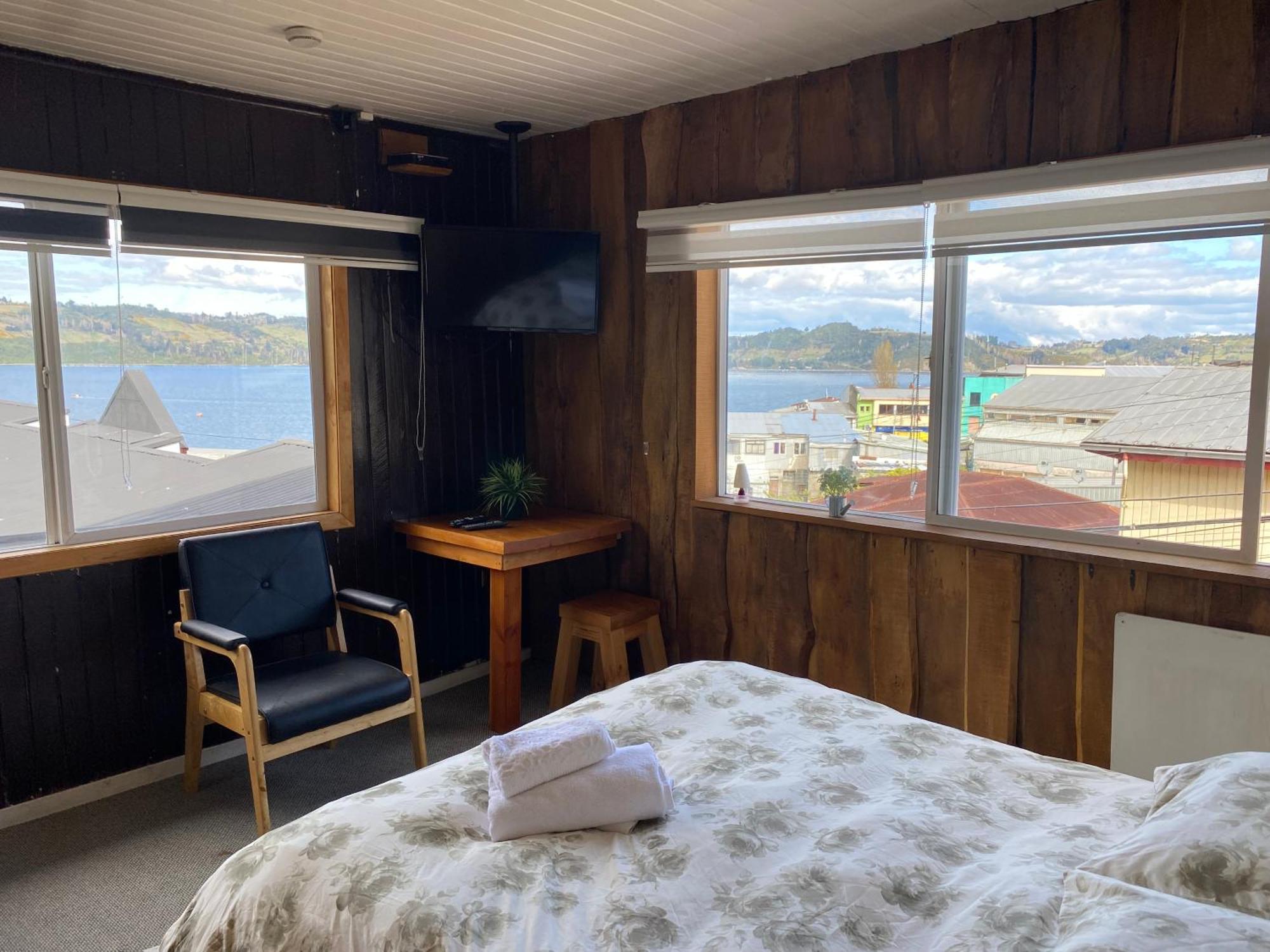 Hostal Plaza Chiloe Castro Exterior photo
