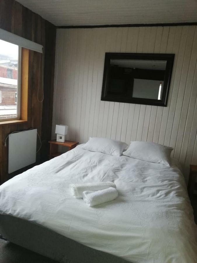 Hostal Plaza Chiloe Castro Exterior photo